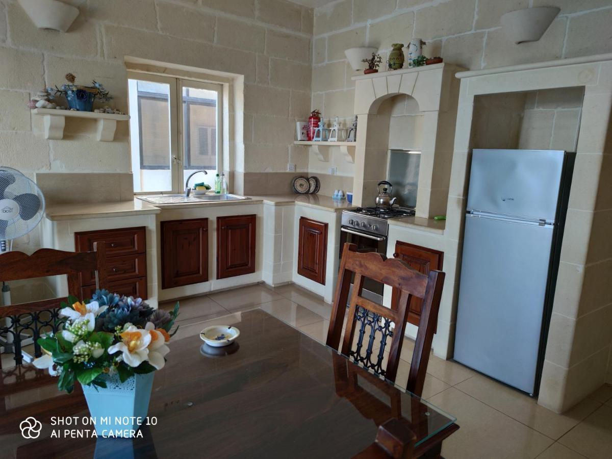 Seafront Two Bedroomed Apartment In มาร์ซาลฟอร์น ภายนอก รูปภาพ